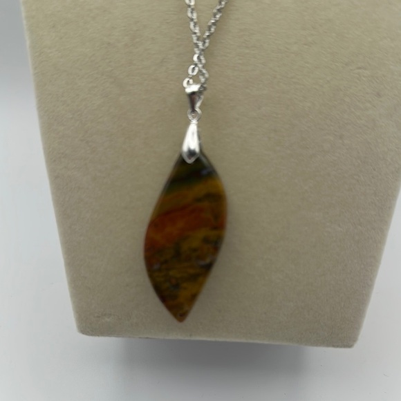 Red Ocean Jasper Leaf Shaped Pendant Necklace - Picture 4 of 10